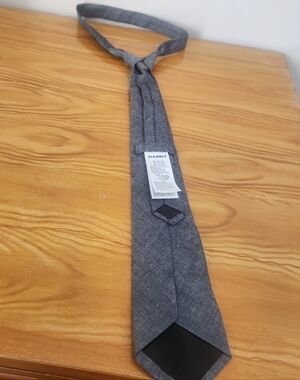 Old Navy Gray Kids Necktie. Size 14-16